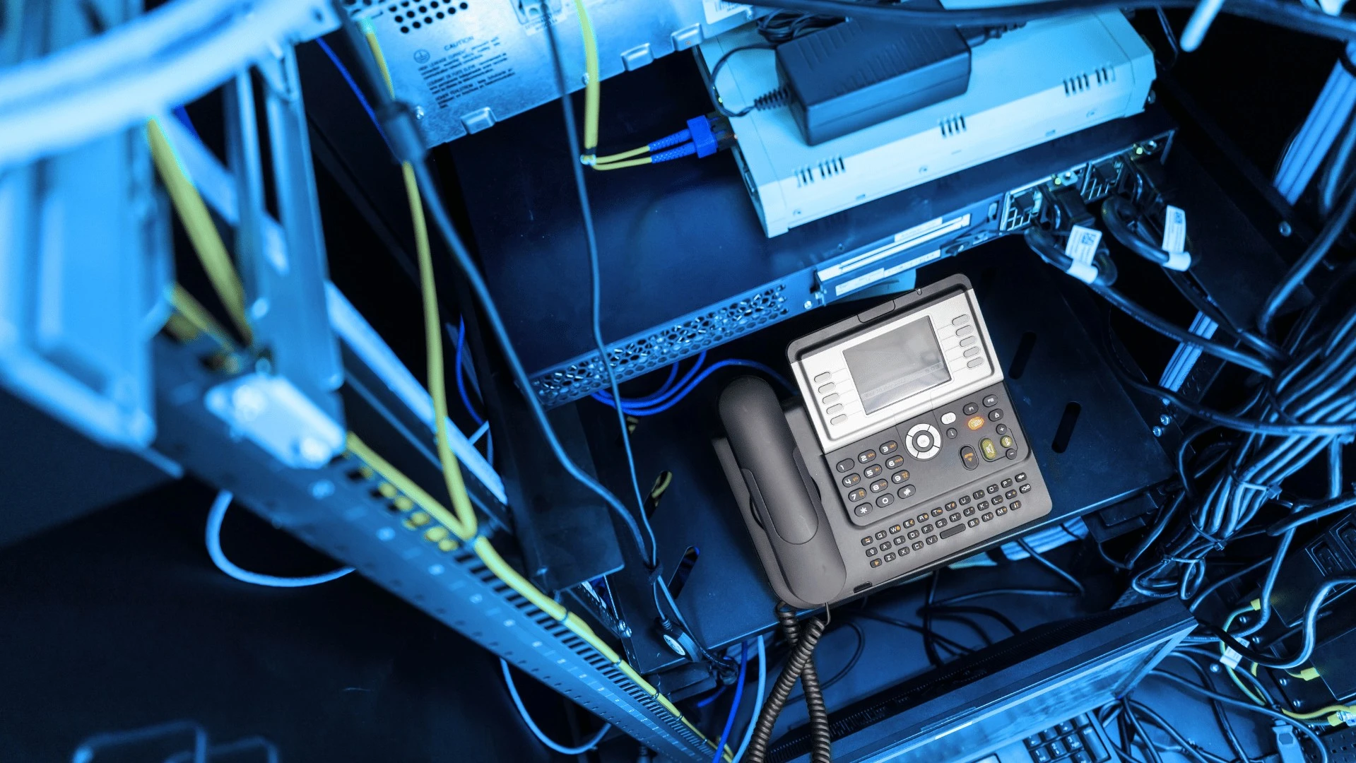 Téléphone fixe connecté à un serveur VoIP